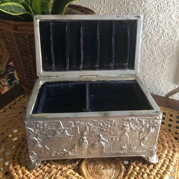 Ornate Silver-tone Heavy Cast Metal French Courtesan Scene Jewelry Box w/Velvet - Picture 9 of 16
